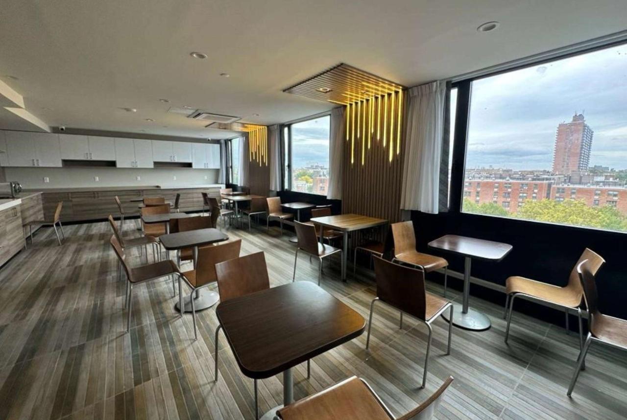 Days Inn By Wyndham Brooklyn Eastern Parkway New York Esterno foto