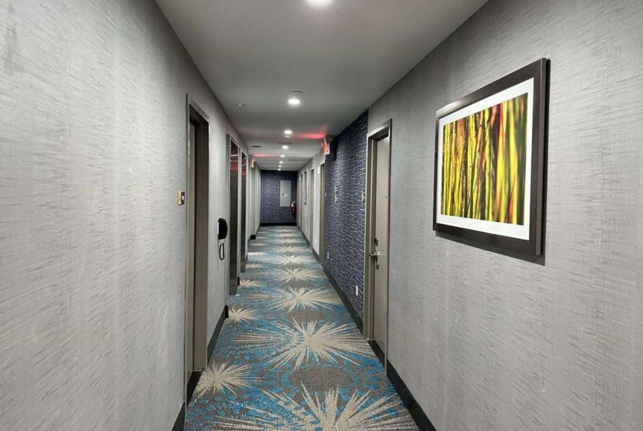 Days Inn By Wyndham Brooklyn Eastern Parkway New York Esterno foto