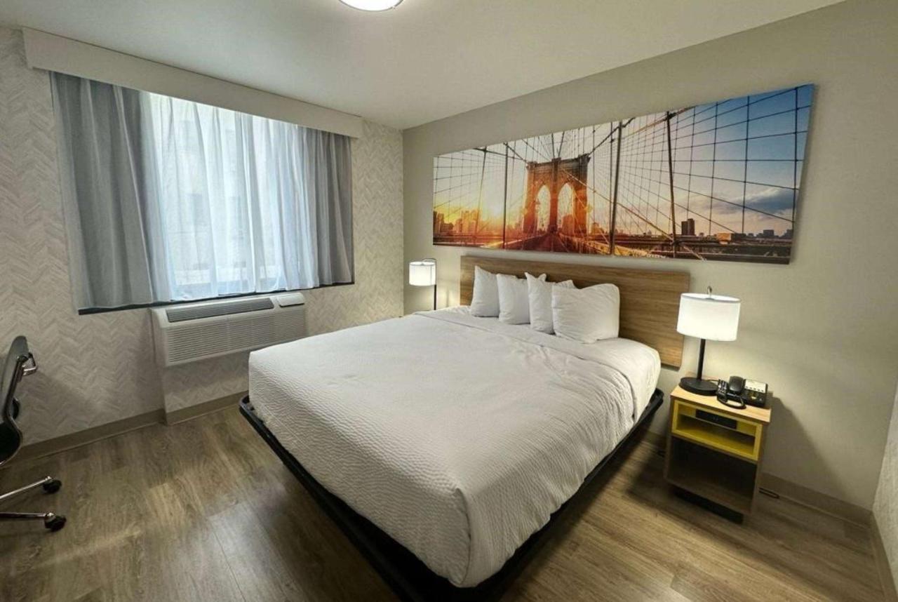 Days Inn By Wyndham Brooklyn Eastern Parkway New York Esterno foto